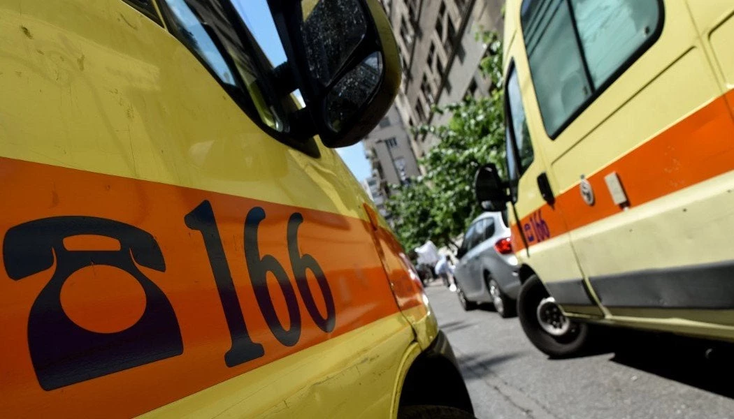 Καταγγελία εργαζομένων ΕΚΑΒ: Ρομά επιτέθηκε σε ασθενοφόρο και ο αντιπρόεδρος τον «κάλυψε»